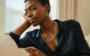 Woman wearing trendy jewelry in gold with diamonds. 