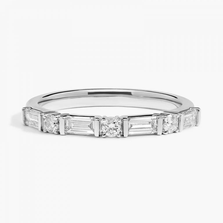 Ring with round and baguette cut diamonds in white gold