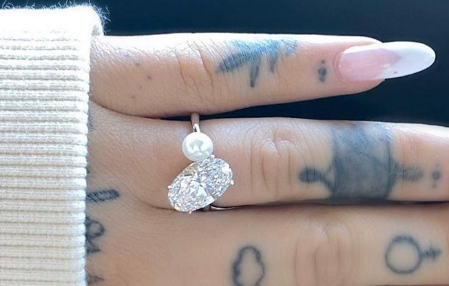 Ariana Grande wearing her pearl and diamond engagement ring