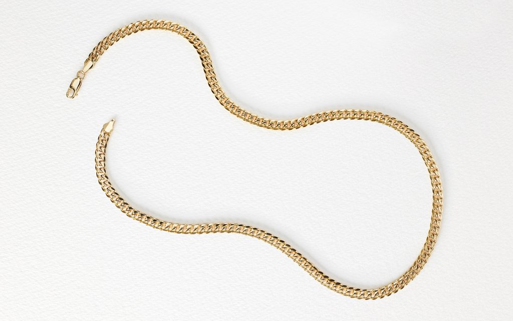 Cuban chain necklace in yellow gold. 