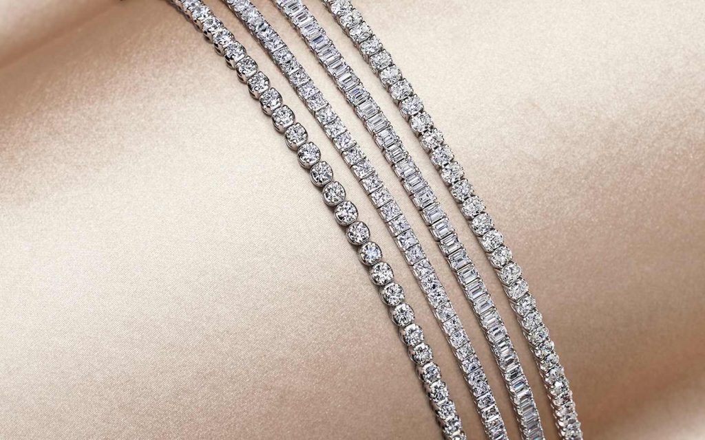 Four diamond tennis bracelets with brilliant and step-cut diamonds in white gold.