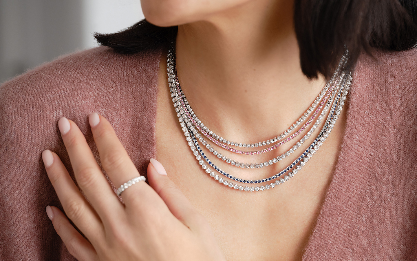 Tennis necklaces in diamonds and gemstones